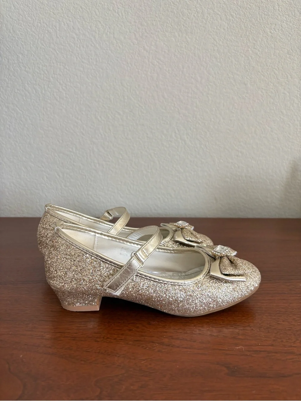Girls' Glitter Bow Mary Jane Dress Shoes - Gold